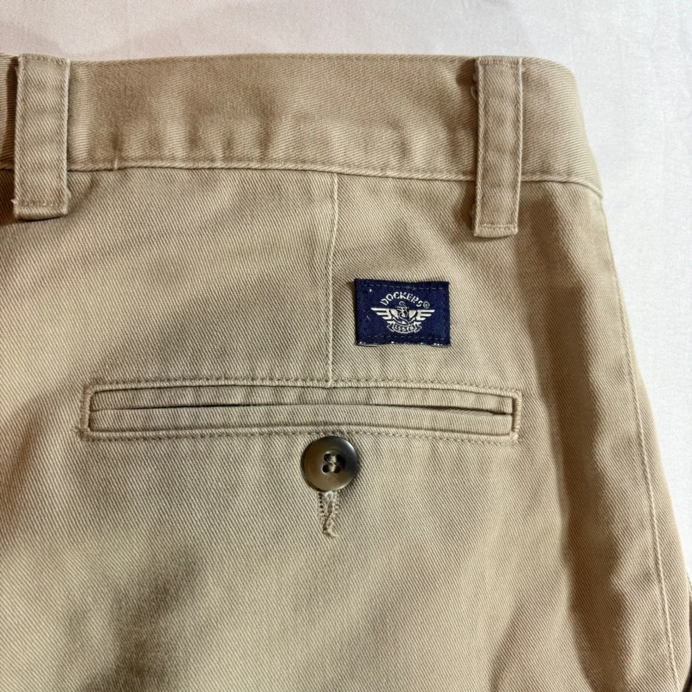 Dockers Chinos Mens 36x31 Khaki Tan Classic Fit Pleated No Wrinkle Cotton Pants